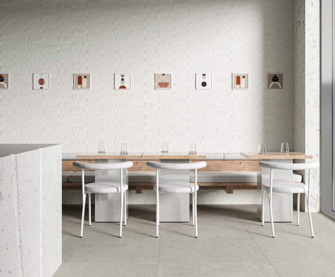 assos_restaurante_pared_blanca_relieve_baldosas