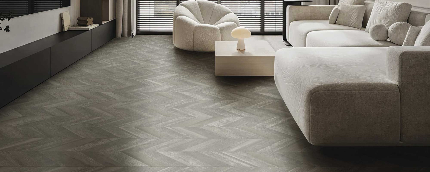 chevron_salon_moderno_clasico_suelo_madera